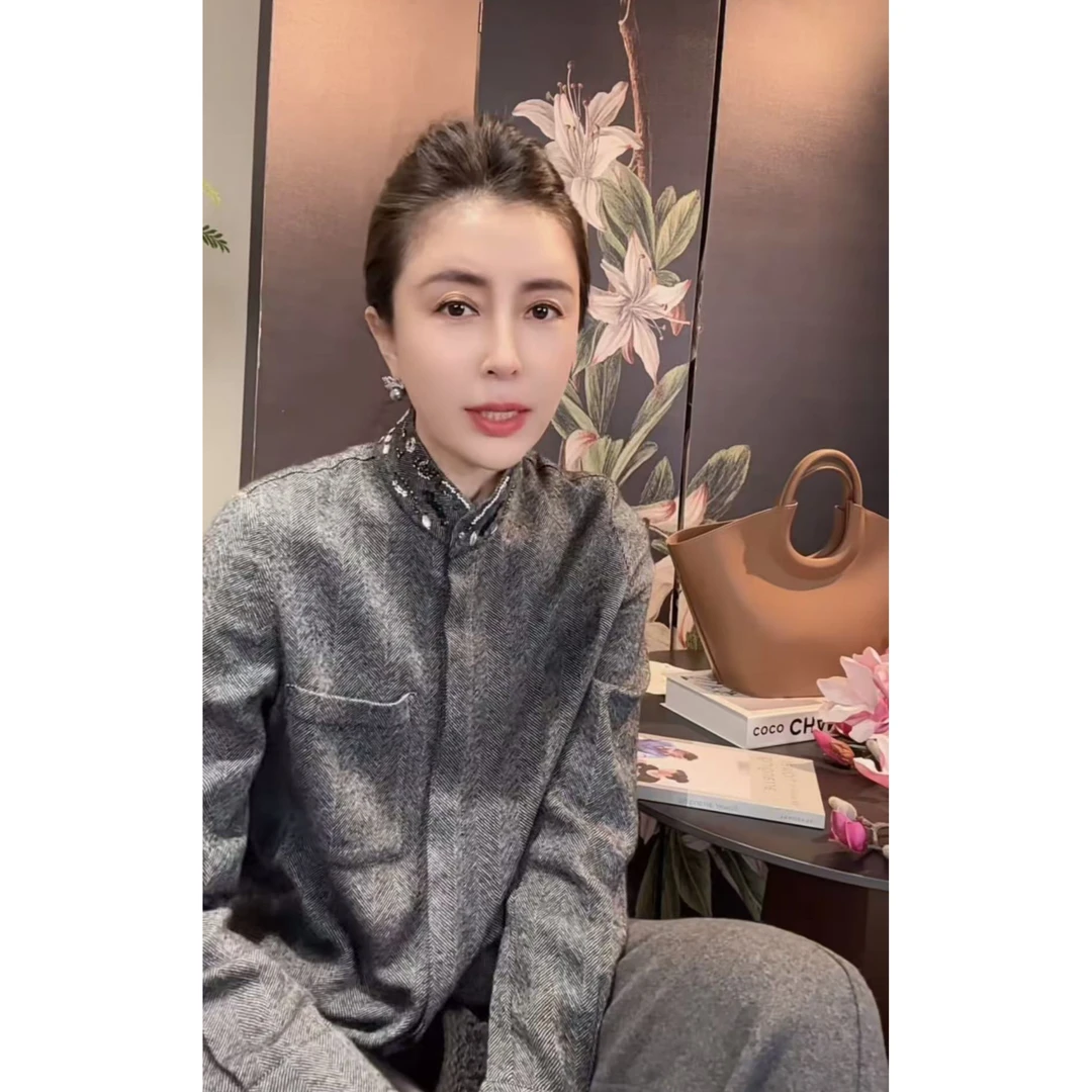 VV&AA 简约宽松百搭流行轻熟感立领钉珠衬衫 R606