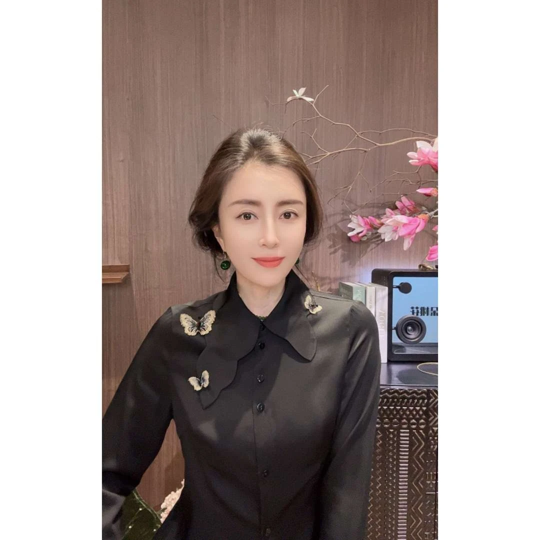 VV&AA 莺歌蝶舞 春秋新款重工设计感立体中长款衬衫 R474