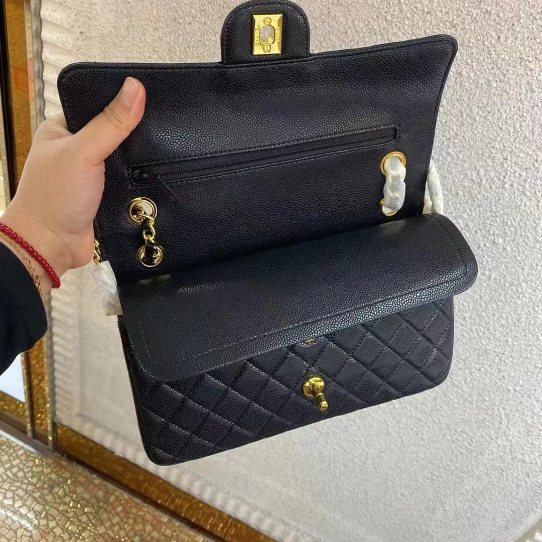 CF  一样的包包！单间斜挎时尚包包