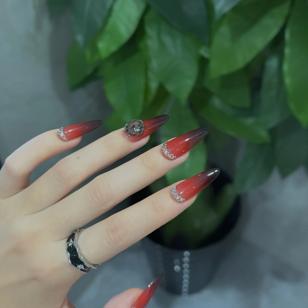 买二送一【绯红女巫】暗黑·个性百搭显白氛围感高质感猫眼美甲