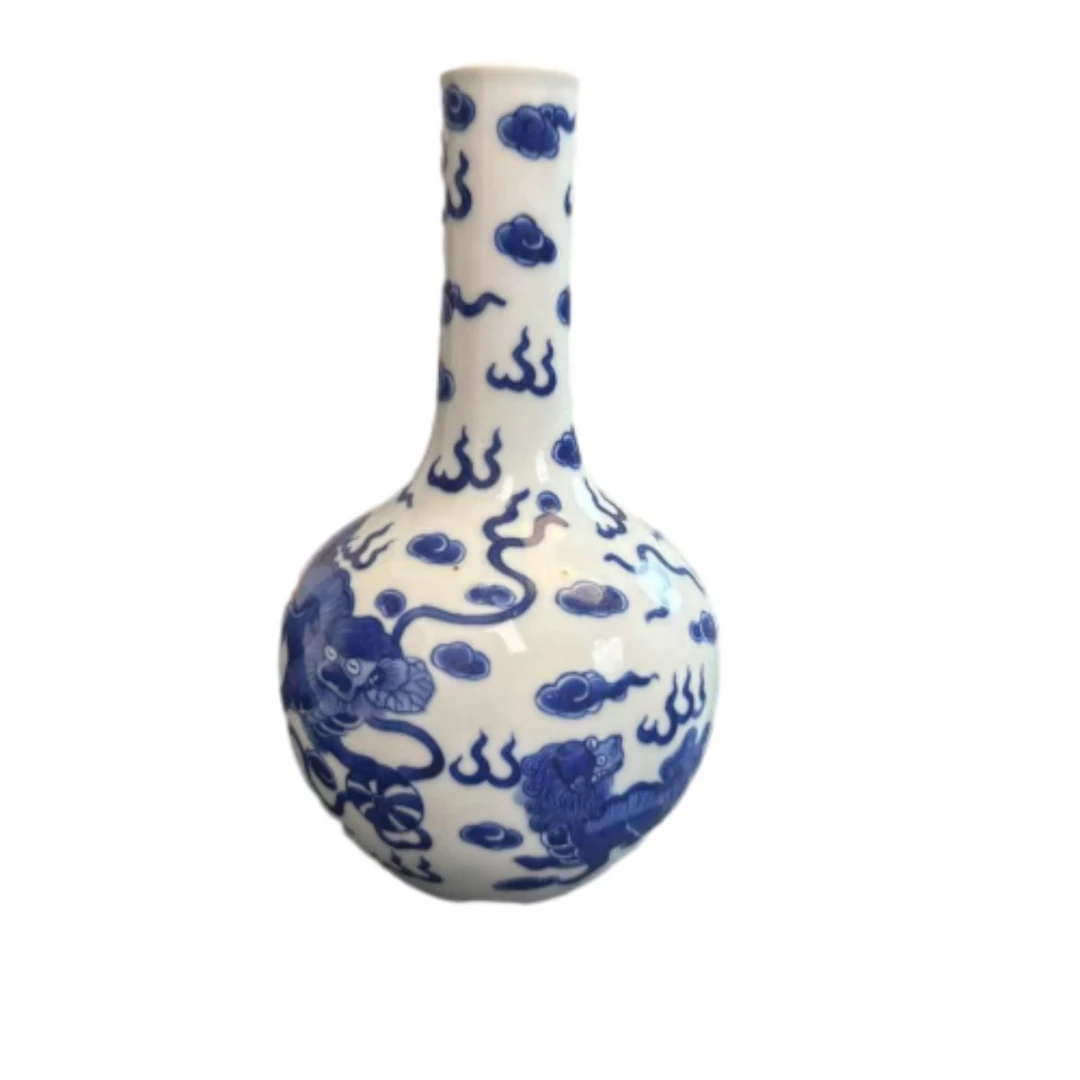 清乾隆青花天球瓶