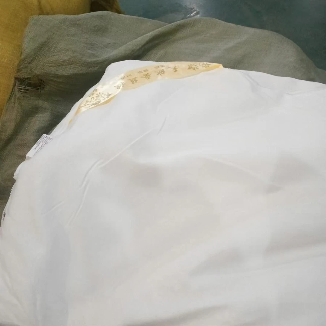 白色蚕丝200*230 约5斤多剪标