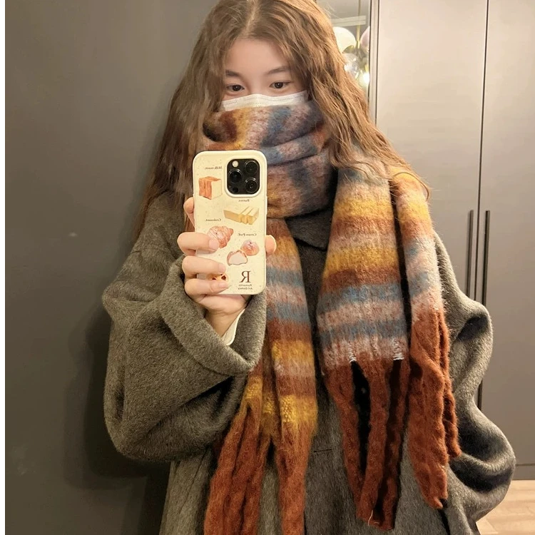 韩系氛围感森林绿围巾女冬季彩色条纹加厚流苏保暖高级感毛绒围脖