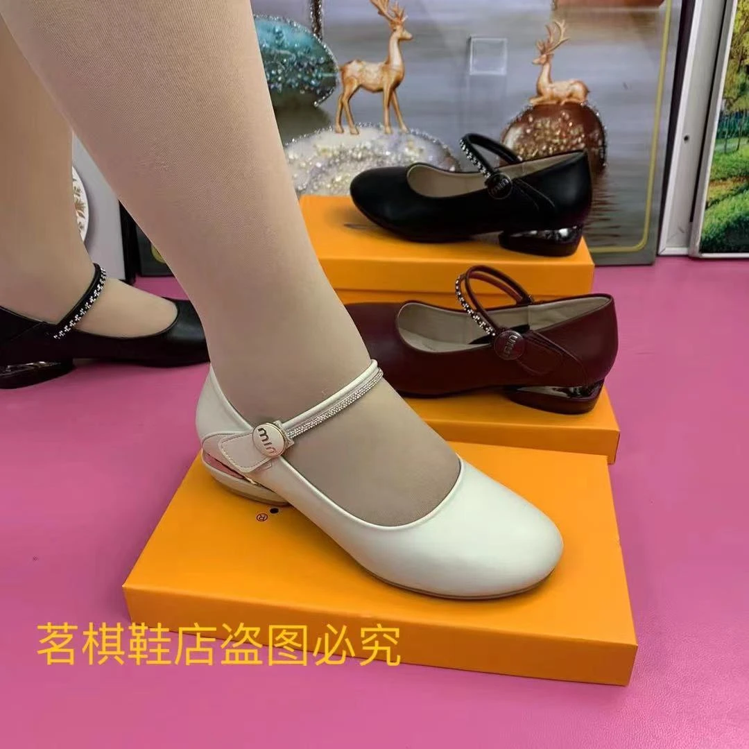妈妈鞋中老年款夏季软底中年女休闲皮鞋舒适透气低跟柔软单鞋