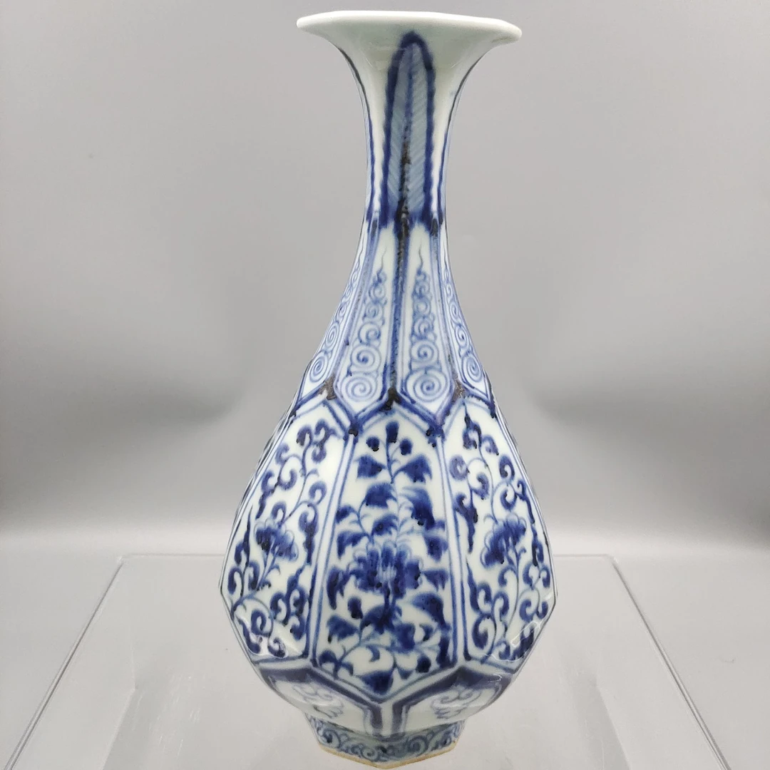 A71青花缠枝莲玉壶春瓶