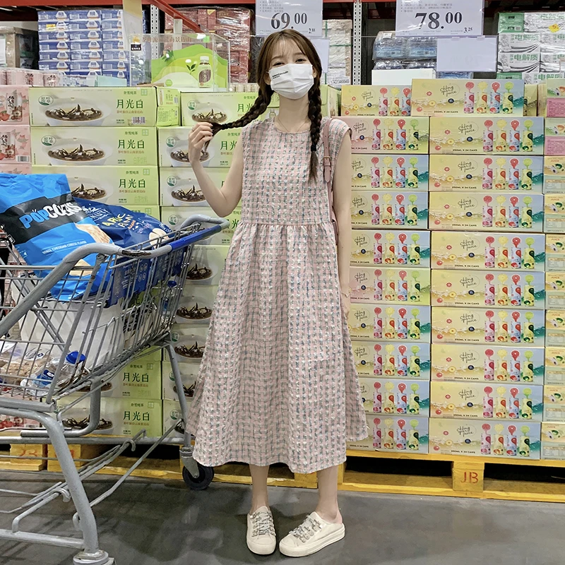 粉色无袖格纹连衣裙女2024新款法式宽松减龄小个子甜美背心裙983