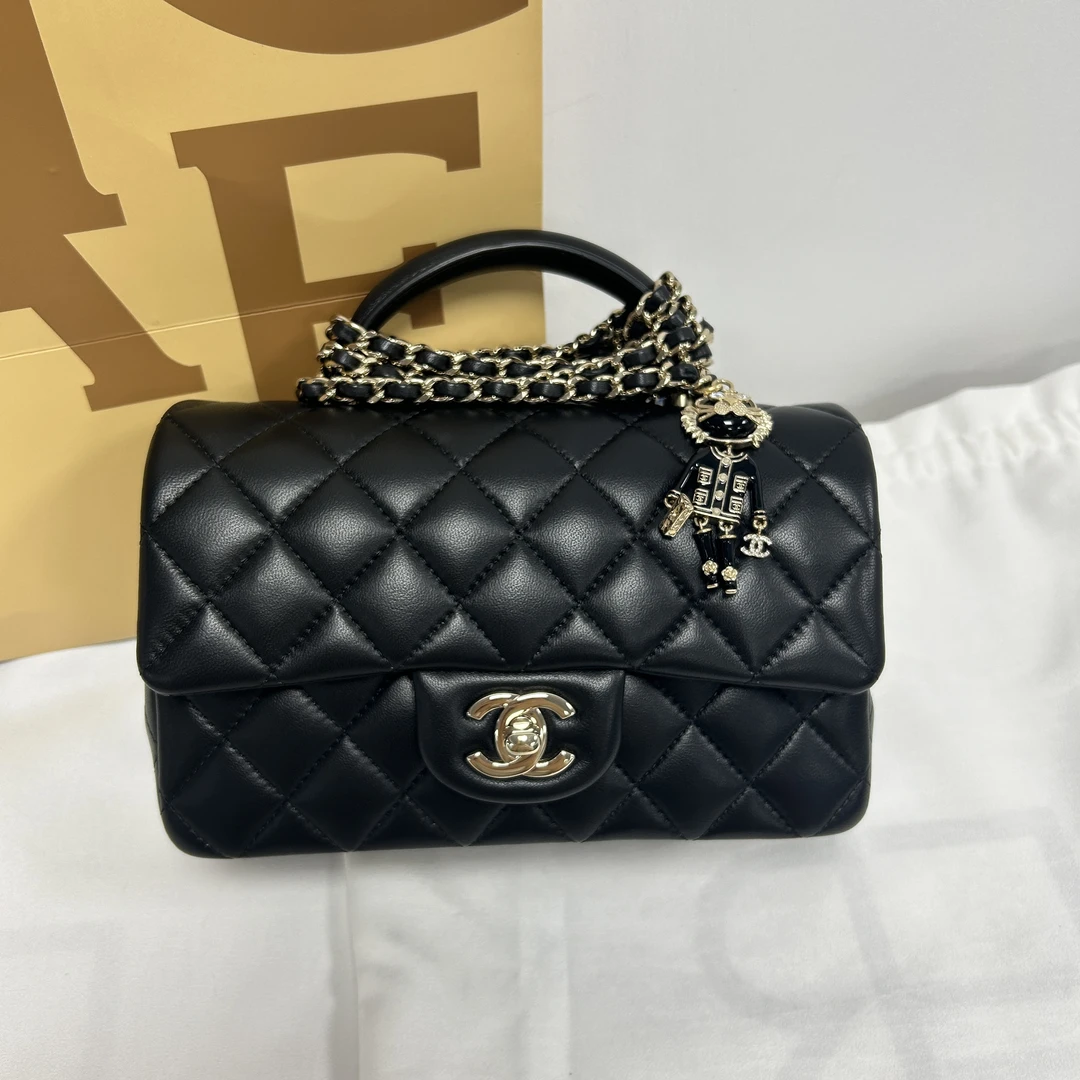 99新 Chanel/香奈儿 22P黑金狮子手柄大mini