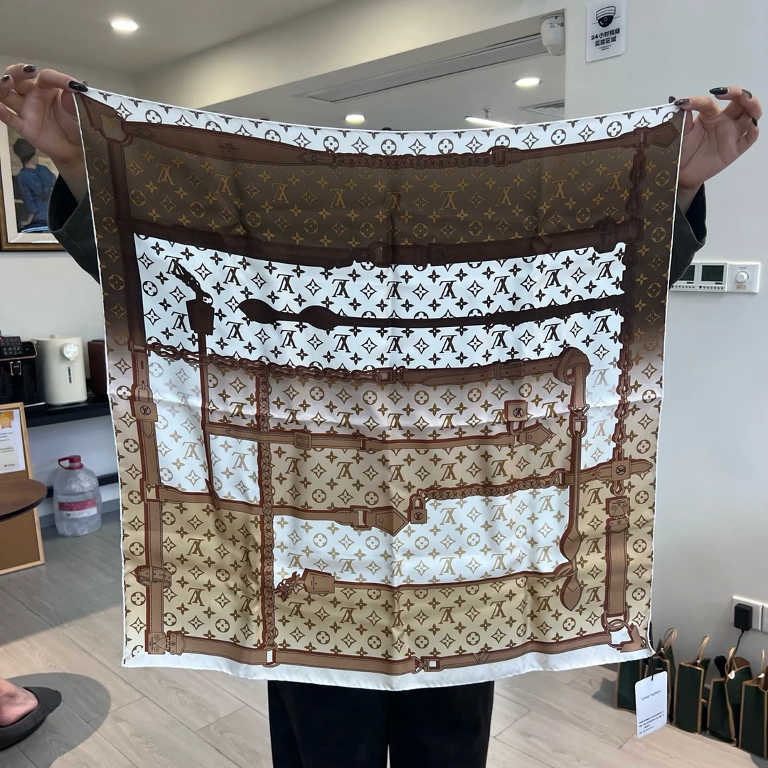 全新未使用 LouisVuitton/路易威登 丝巾 印花时尚经典薄款双面