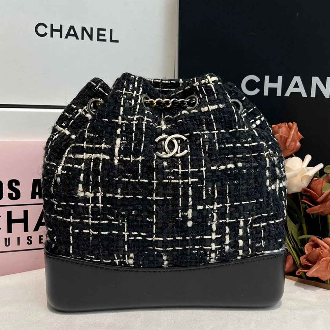 99新 Chanel/香奈儿 18K黑白毛呢流浪双肩包小号