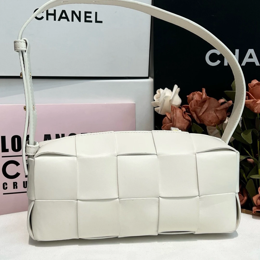 99新 BOTTEGA VENETA/葆蝶家 经典白十格编织腋下包