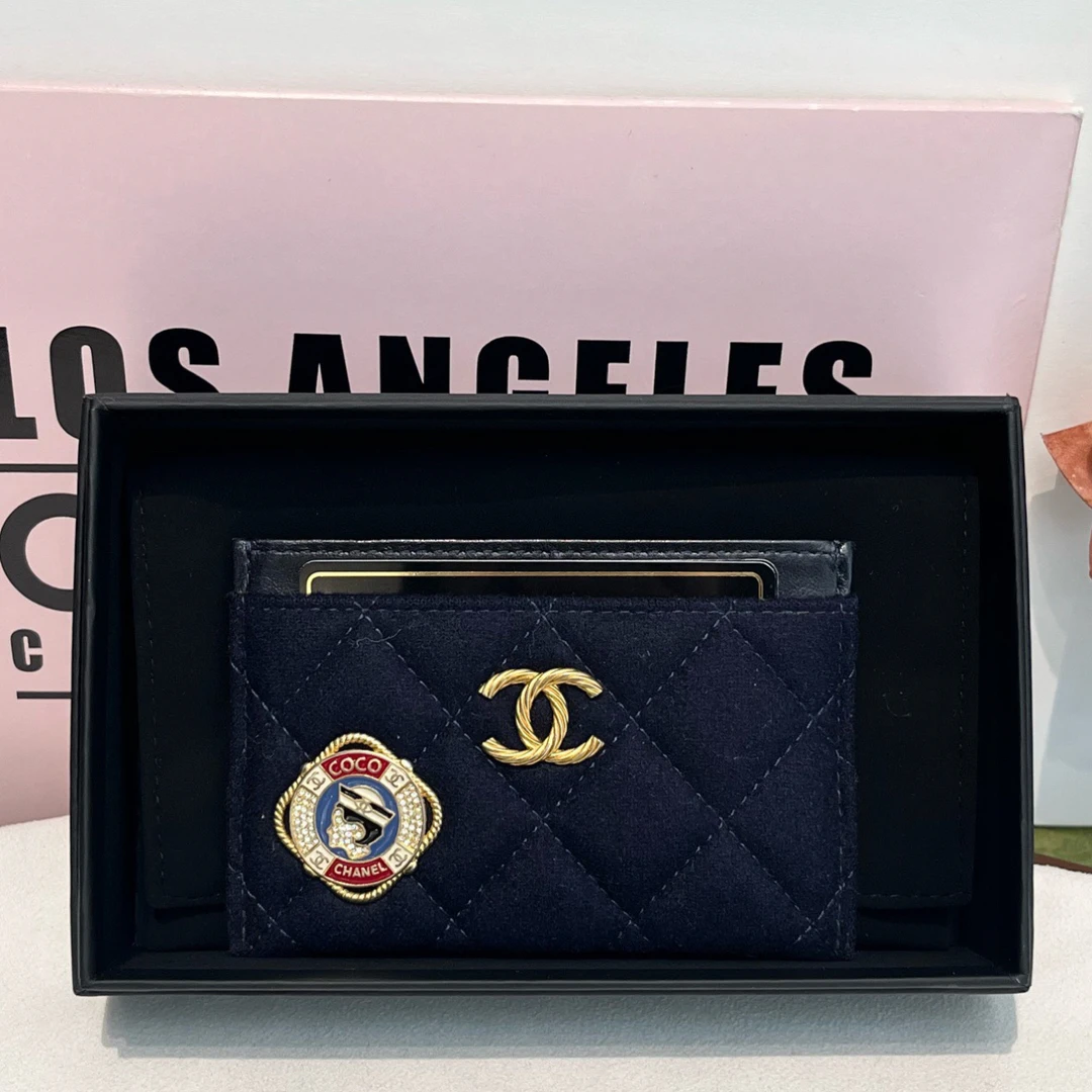 99新 Chanel/香奈儿 18A海军蓝羊毛徽章卡包盒尘