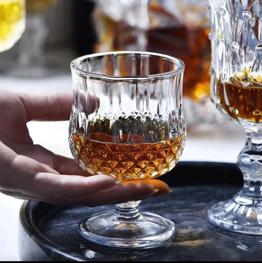 欧式创意小清新家用喝酒专用杯子玻璃杯加厚高脚杯白酒啤酒杯酒杯