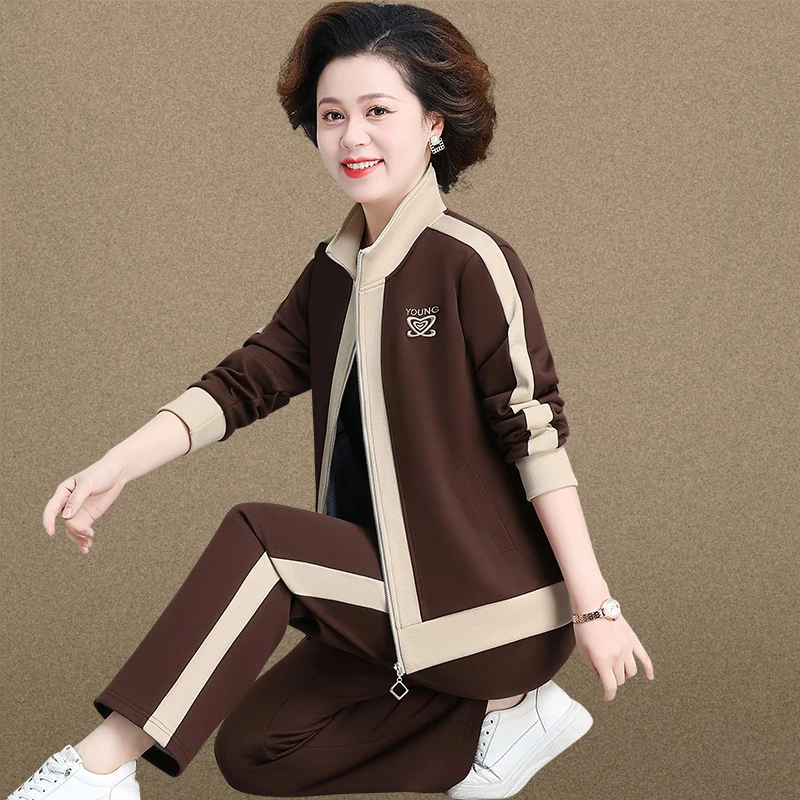 妈妈秋装外套洋气阔太太2025新款中老年女士春秋运动服休闲三件套