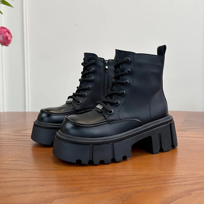 雪地靴女2025新款冬季皮毛一体加厚加绒保暖冬款马丁靴时尚短靴