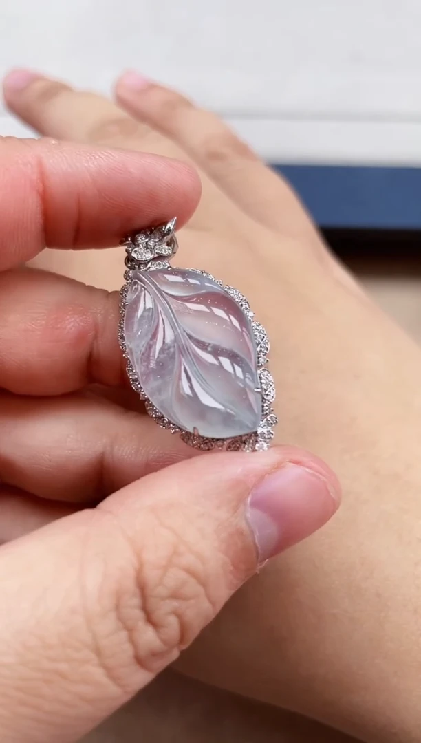 【闪购商品】翡翠颈饰18K金镶嵌叶子