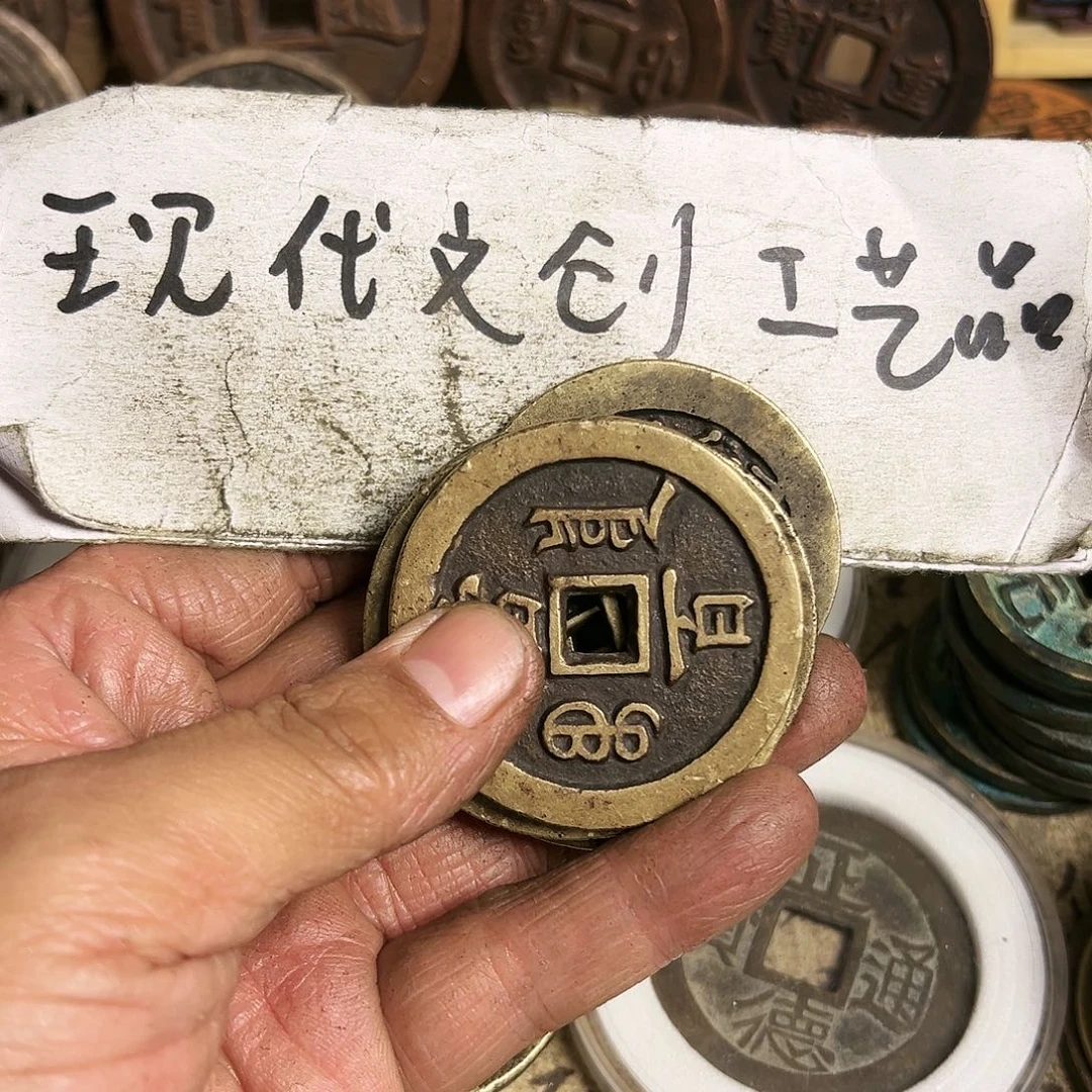铜万**边现代文创工艺品