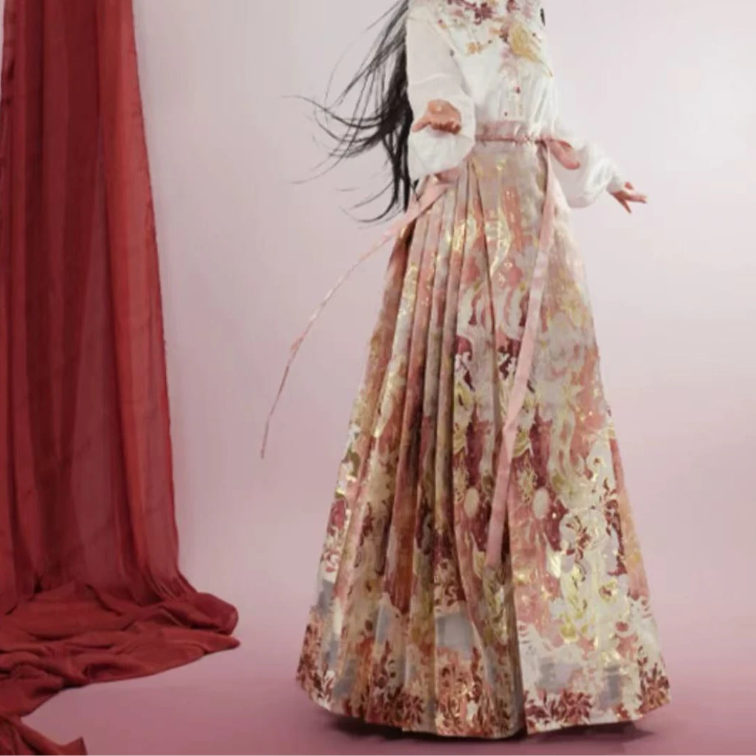 2025年春夏款重工刺绣妆花7对折高端翠灿马面裙