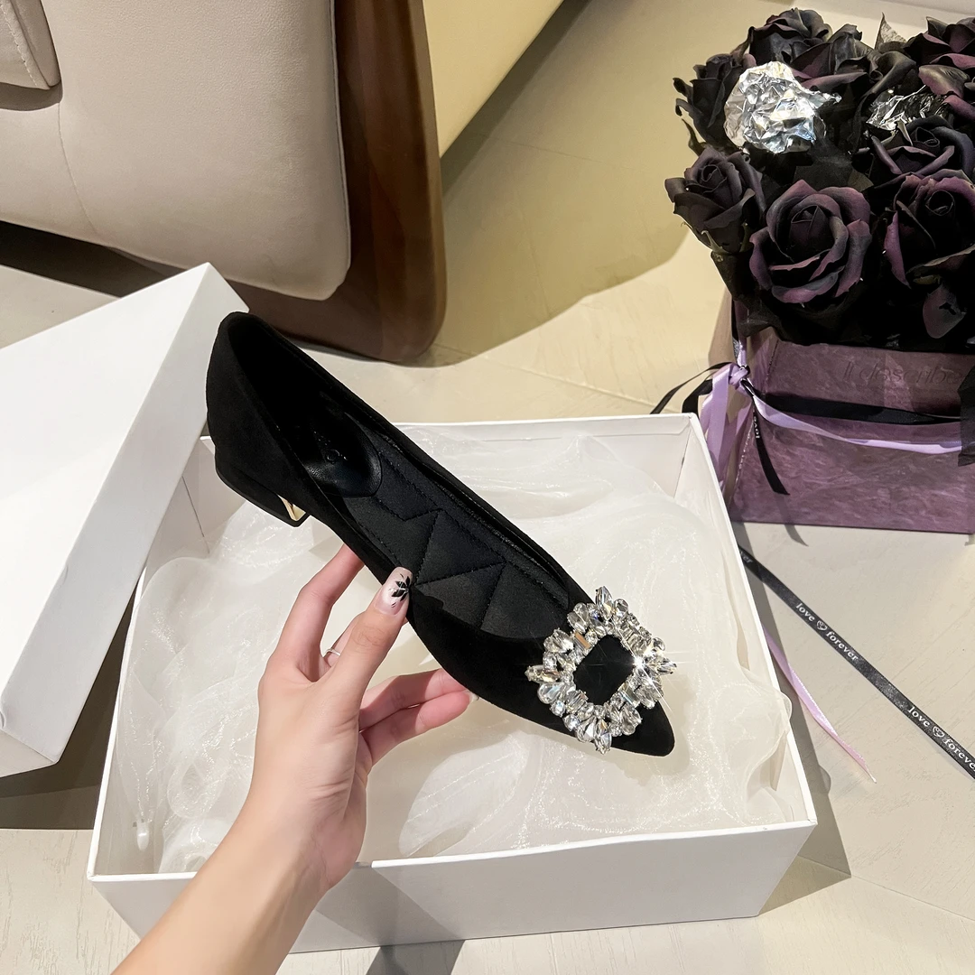 2025年新款尖头一脚蹬浅口单鞋职场百搭水钻耀眼方扣平底粗跟低跟