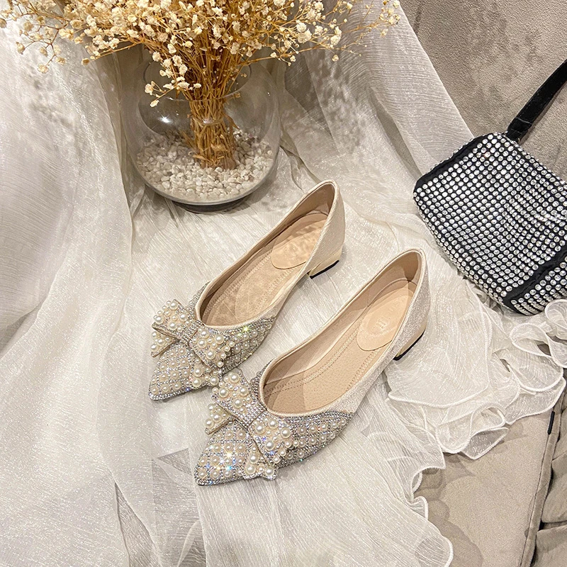 夏季珍珠蝴蝶结夏季新款韩版尖头时尚大码尖头平底粗跟低跟女单鞋