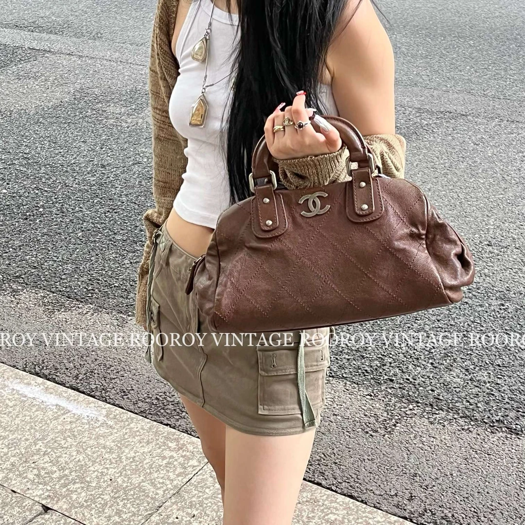 95新 Chanel/香奈儿 棕色 银扣 鱼子酱手提包/8485