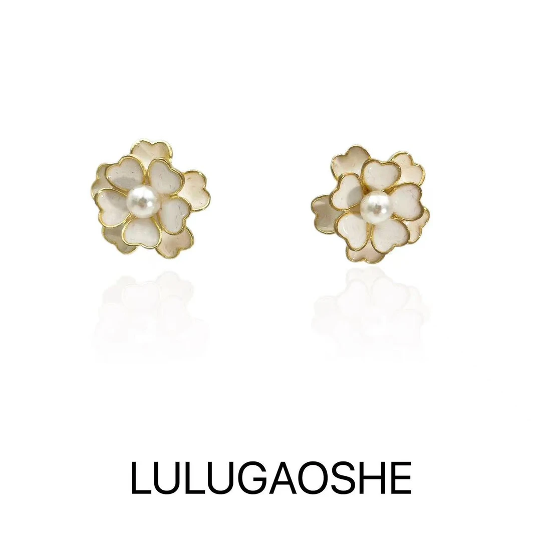 合金亚克力耳饰 合金耳饰 c-1700气质白色花朵耳钉轻奢气质法式优