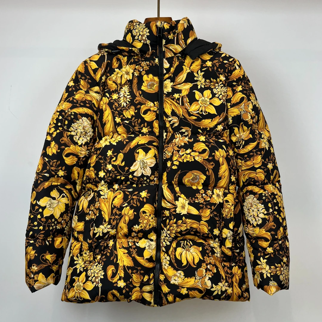 范思哲/240693/42码/羽毛印花连帽羽绒服/95新/工价9200