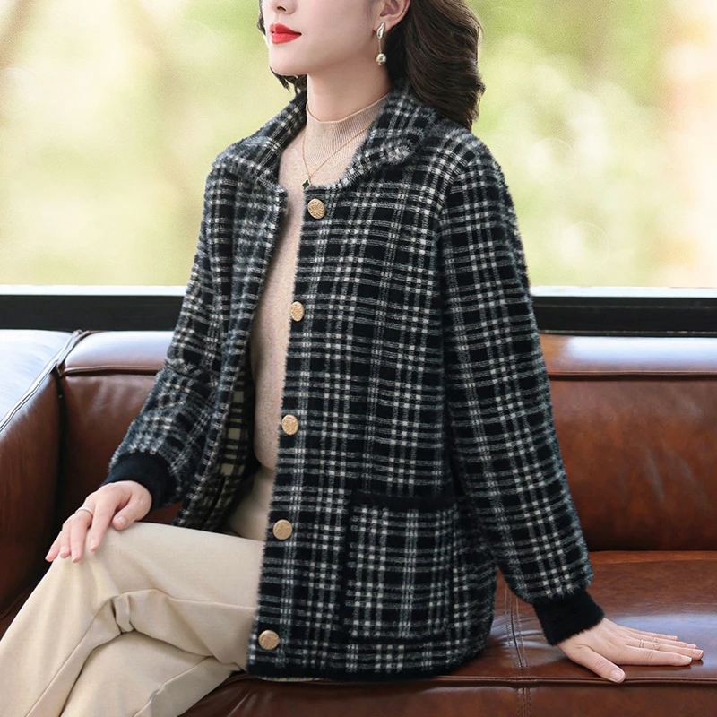 妈妈秋冬装加厚外套2024新款上衣中老年女装翻领洋气短款格子大衣