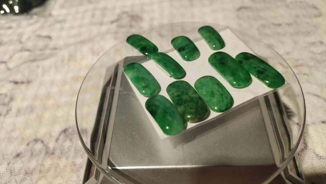 翡翠绿色正阳绿马鞍戒面时尚精美戒面