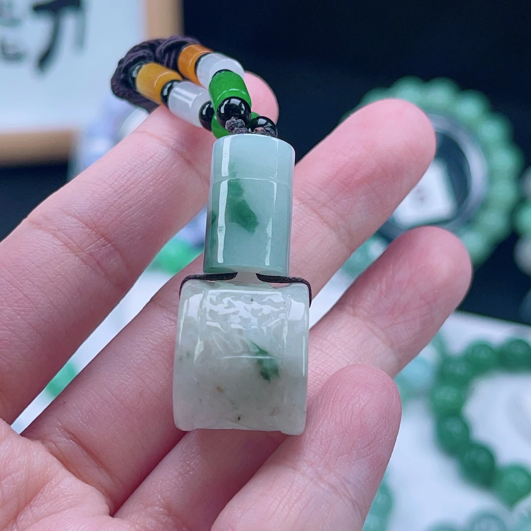 缅甸天然翡翠飘花路路通吊坠尺寸34/15/3飘绿花精美吊坠