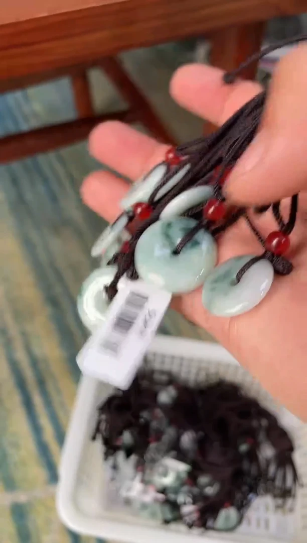 【闪购商品】翡翠颈饰未镶嵌飘花平安扣(多样性发一,挑货头发货)