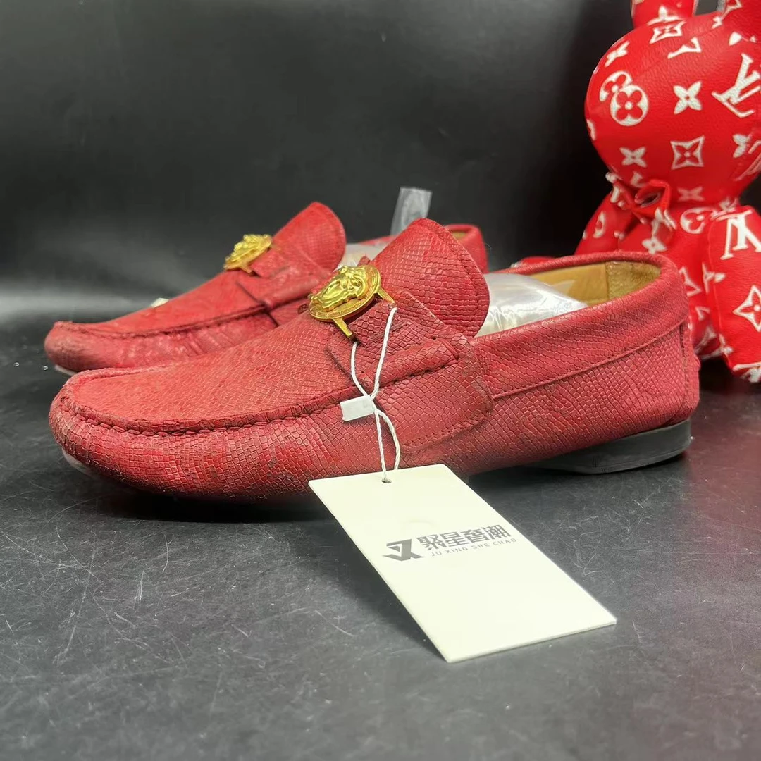 【聚星甄选】VERSACE/范思哲 男士时尚百搭红色豆豆鞋38码ddm885