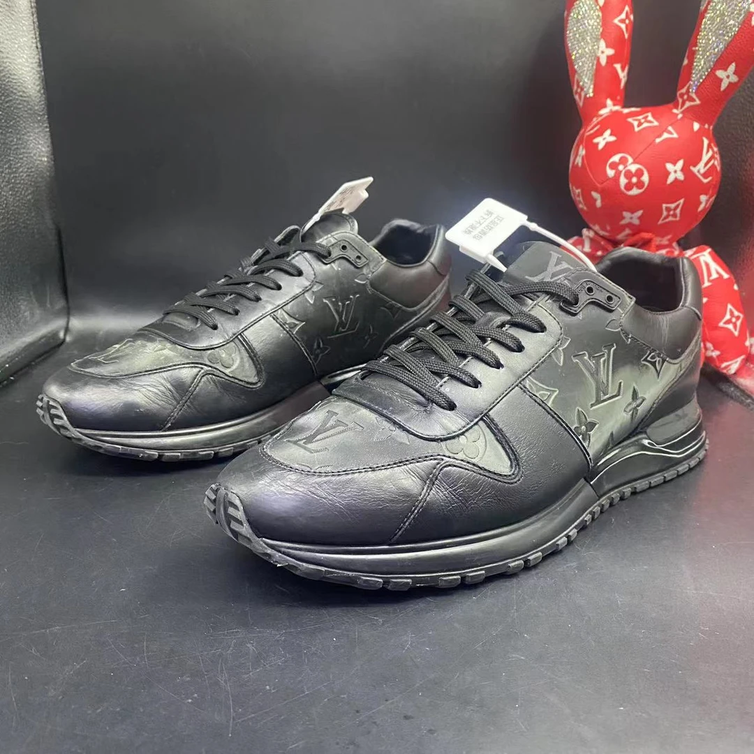 【聚星折扣】LouisVuitton/路易威登男士休闲舒适黑色镭射运动鞋