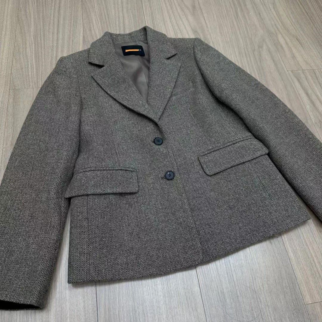 气质款翻领西装外套