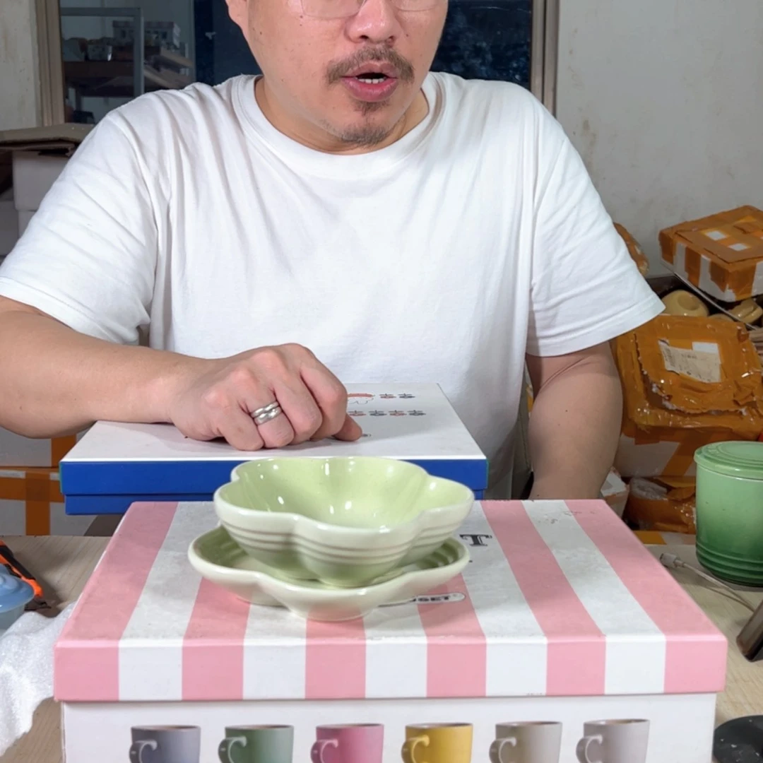 【闪购商品】陶瓷小花一套，芥末绿