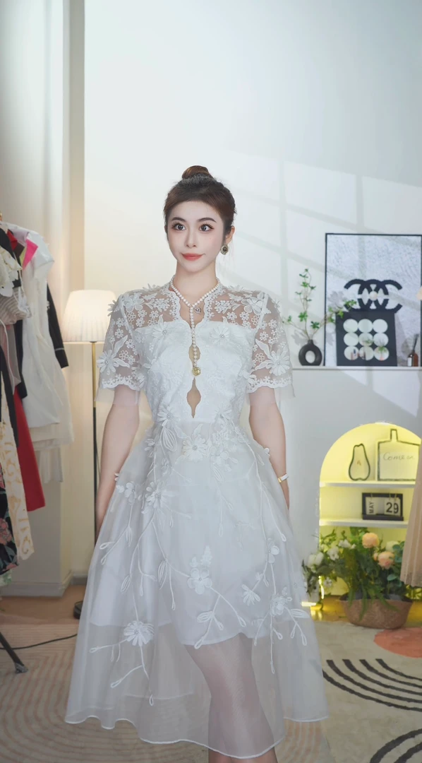 越南小众夏新白色蕾丝刺绣立体花朵蜿蜒蕾丝曲线柔美风连衣裙Y182