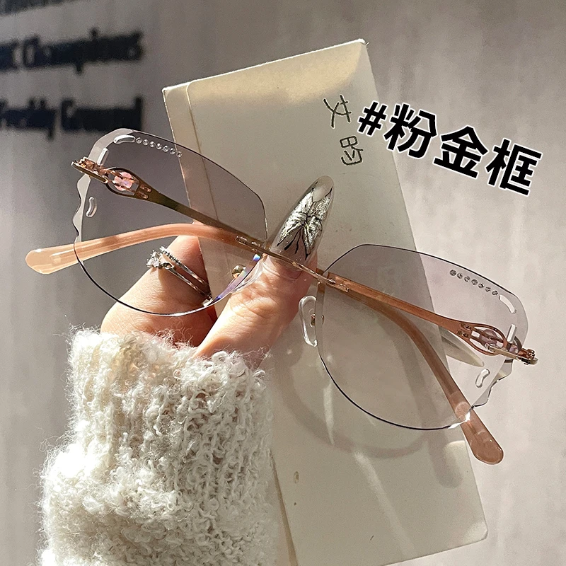 新款蝶形镂空老花眼镜无框切边设计高级感防蓝光时尚护目百搭眼镜