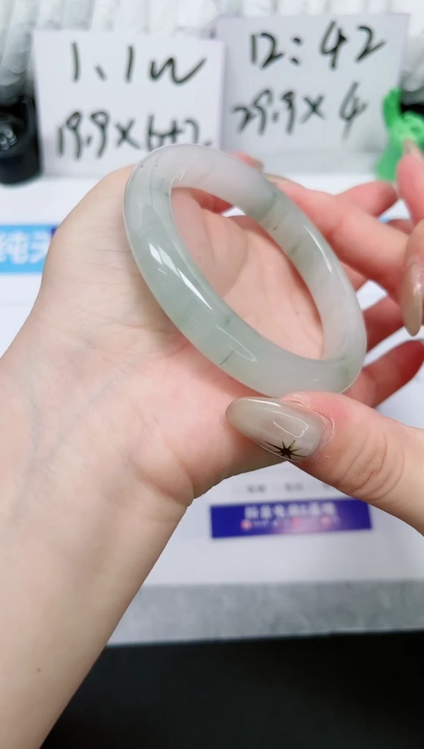 【闪购商品】石英质玉手镯未镶嵌多样性45