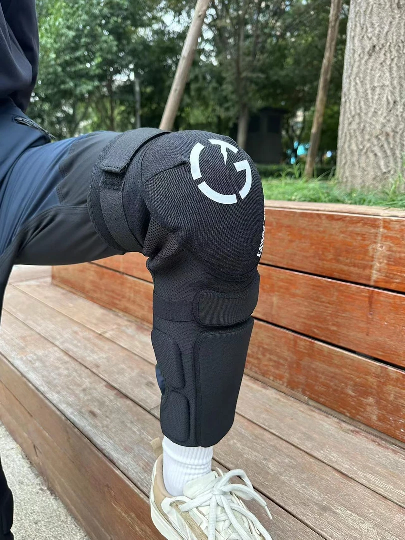 护膝好时光长/短护膝免拖鞋佩戴方式TPU橡胶D30配方耐磨防撞