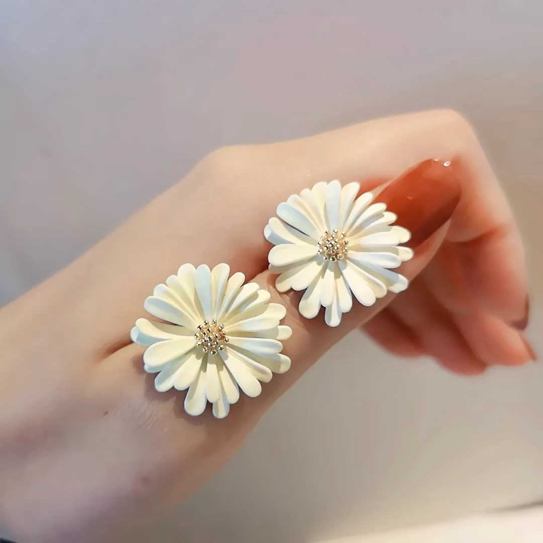 黄铜耳饰 小雏菊耳钉气质时尚百搭简约可爱小清新耳饰韩版银针