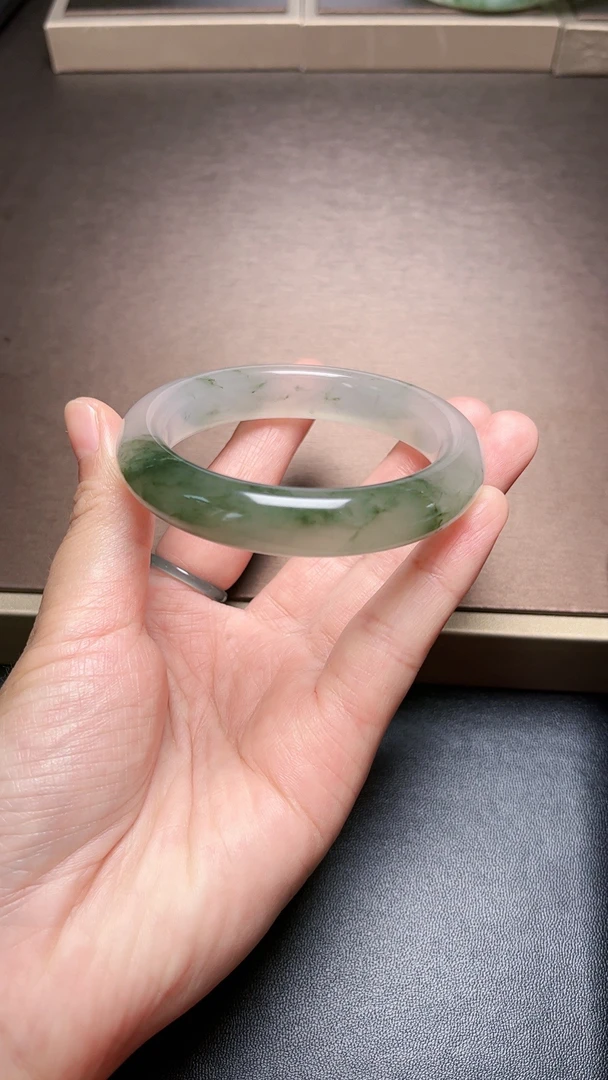 金丝玉宝石53➕毕业级玉镯子上等玉镯子冰透精美浅绿绿色珠宝飘绿