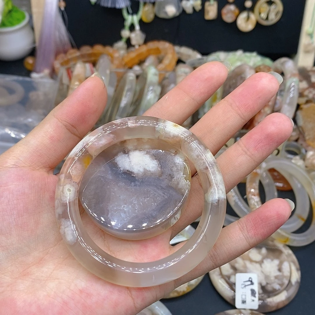 玛瑙/玉髓手镯未镶嵌52