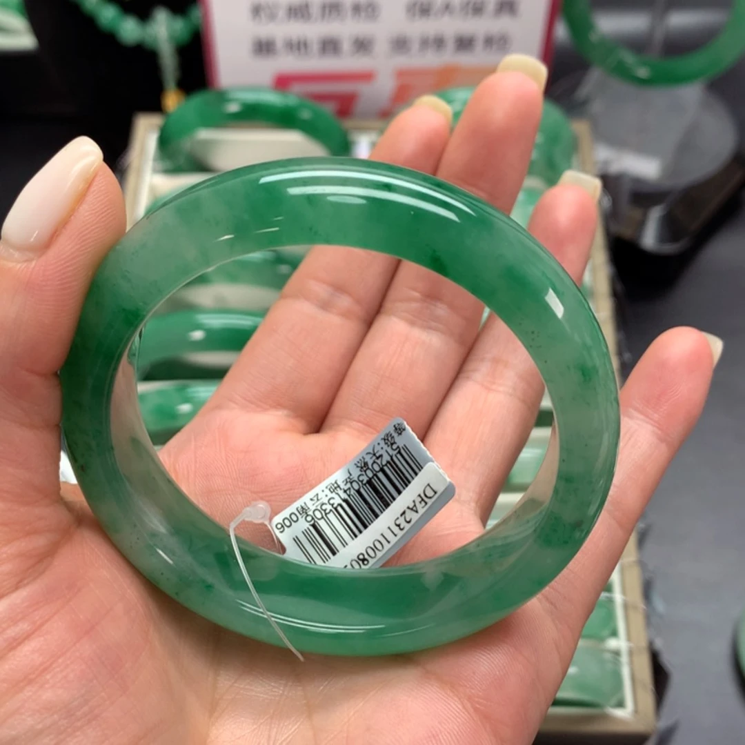 【闪购商品】石英质玉手镯未镶嵌钢***妞