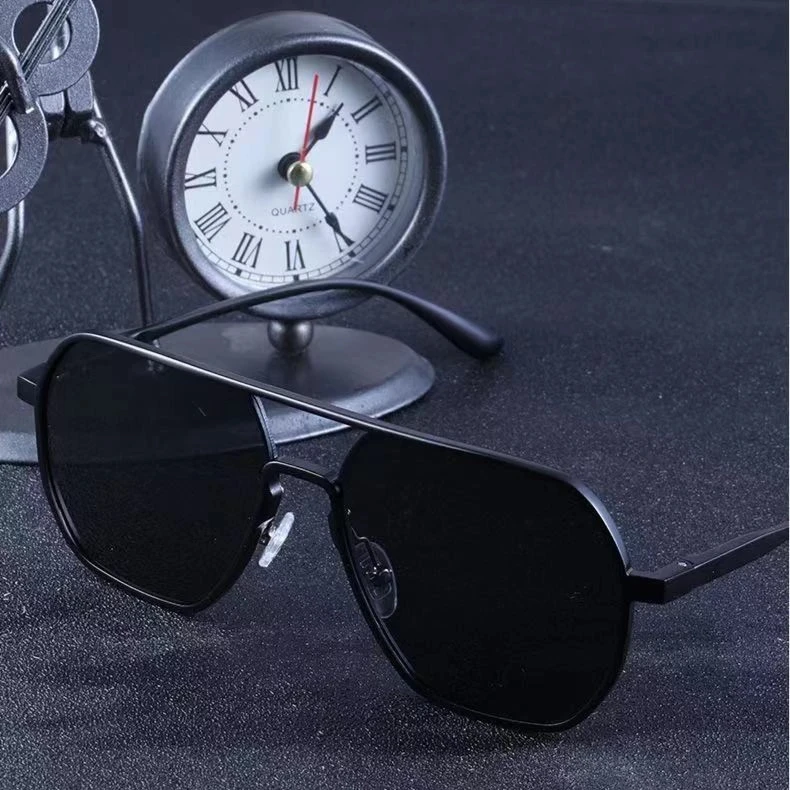 新疆西藏包邮铝镁墨镜偏光变色太阳镜两用男女晚上开车防远光专用