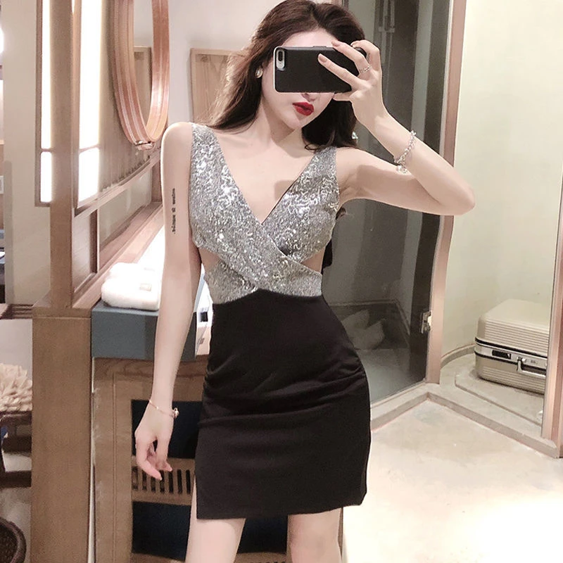蹦迪亮丝性感吊带连衣裙女2023年新款夏季设计感开叉包臀打底裙子