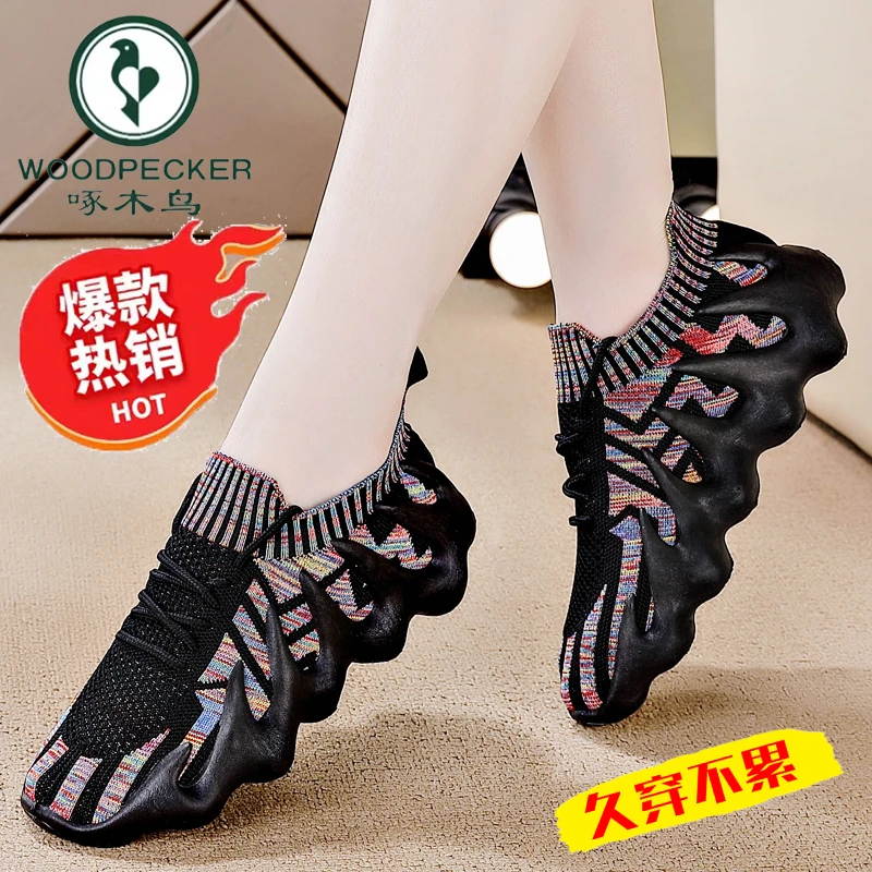 啄木鸟品牌飞织运动鞋女2024夏季新款百搭透气软底轻便减震跑步鞋