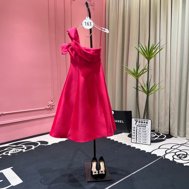 【甄菲】3562原创小众设计师款高定轻奢收腰显瘦A B不规则袖连衣裙