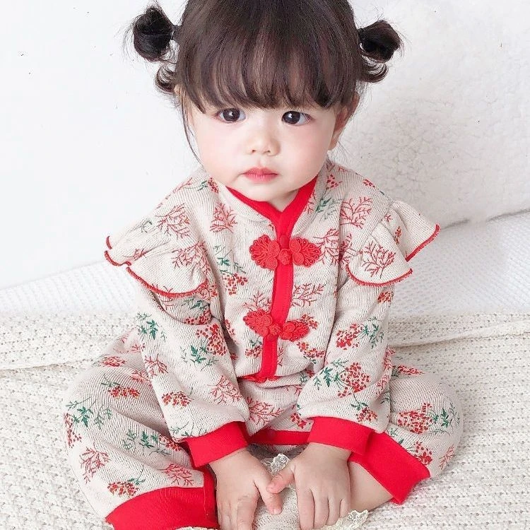 婴儿连体衣服秋季保暖新生甜美公主国风装哈衣秋冬女宝宝外出哈衣