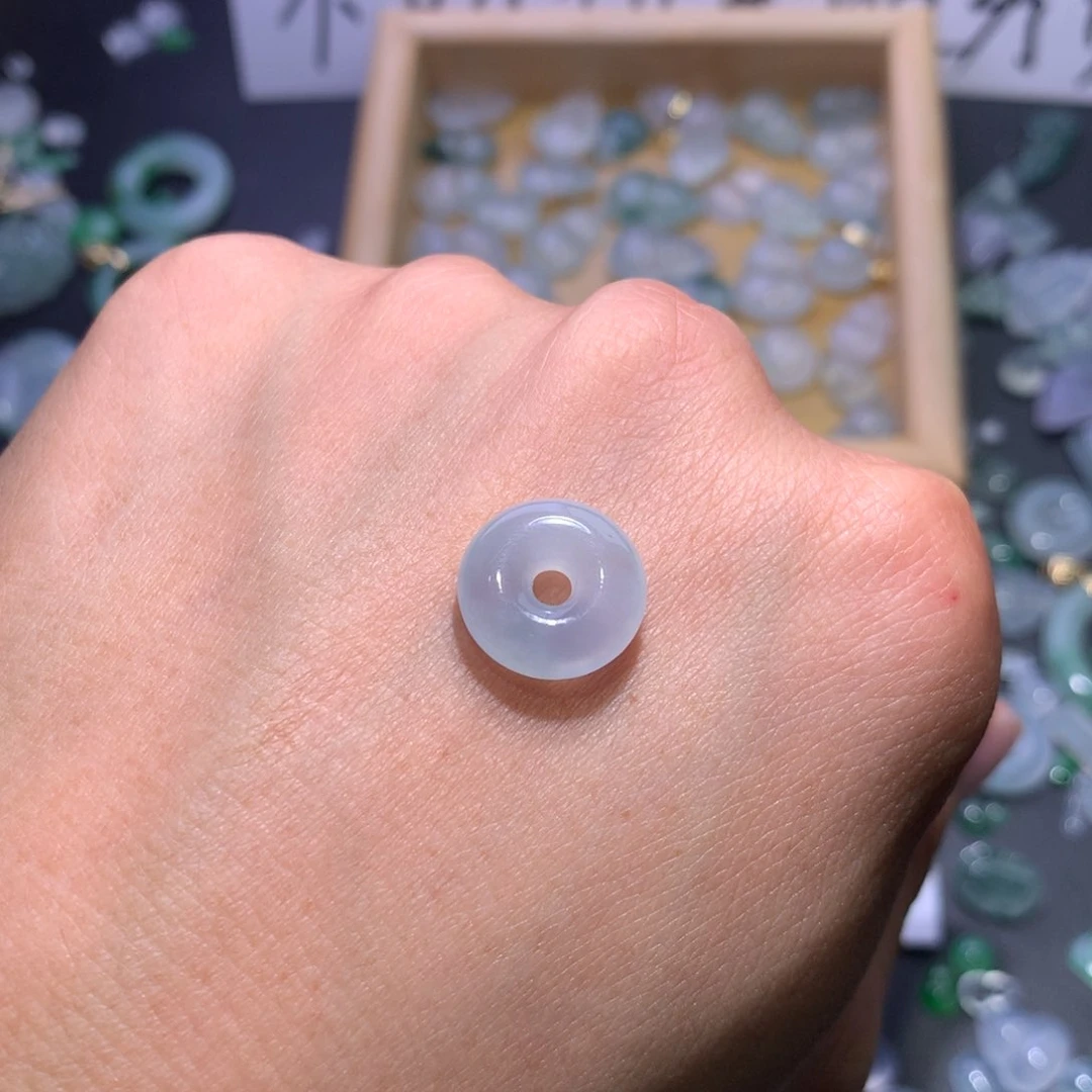 翡翠颈饰未镶嵌甜甜圈