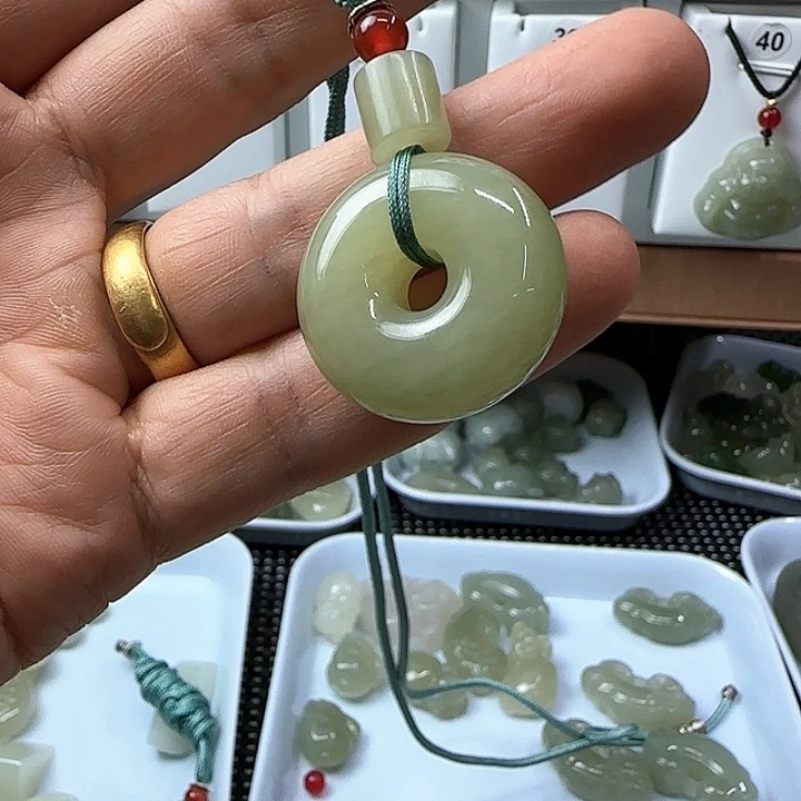 和田玉吊坠(赠链)未镶嵌