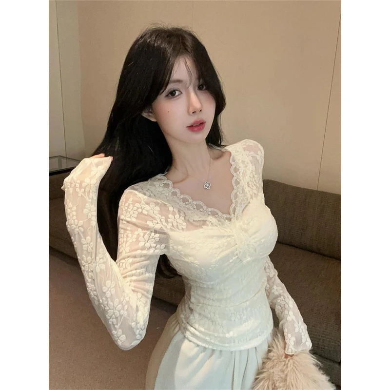 纯欲性感蕾丝花边V领镂空上衣女秋冬新款气质独特修身内搭长袖T恤